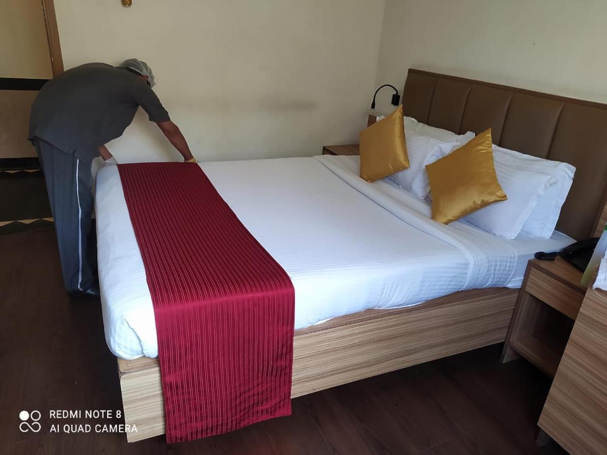 Hotel Plaza Bombaj Zewnętrze zdjęcie