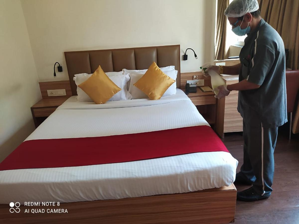 Hotel Plaza Bombaj Zewnętrze zdjęcie